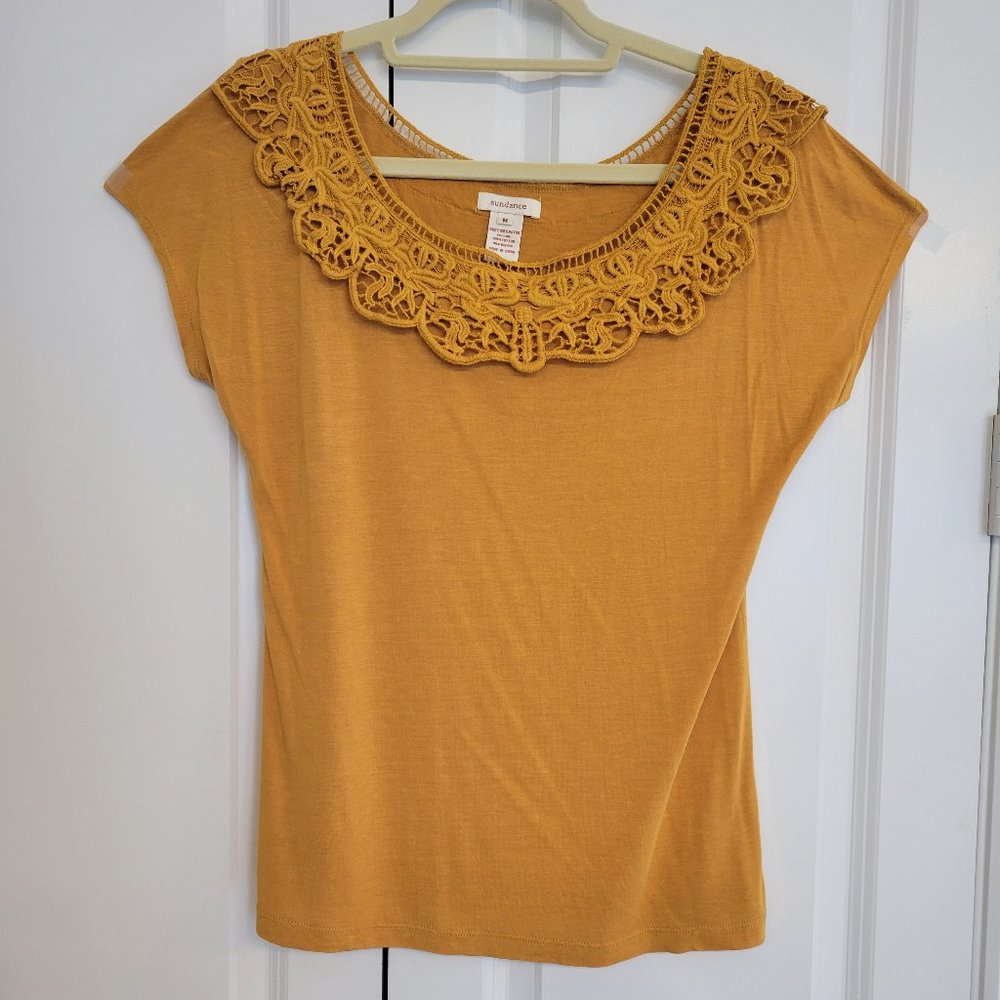 Sundance knit cap sleeve gold top with lace collar, size M